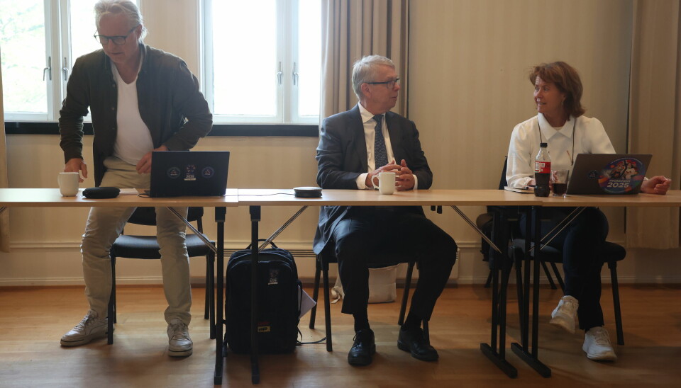 Møte med eierne av VM-selskapet (Norges Skiforbund, Sør-Trøndelag skikrets og Trondheim kommune) før orienteringen om den økonomiske situasjonen i Trondheim rådhus tirsdag.