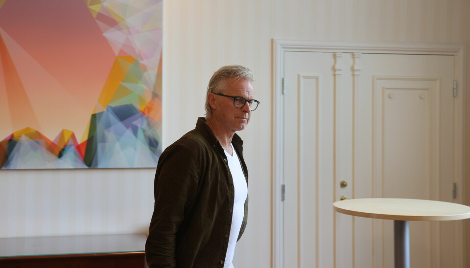 Åge Skinstad sier fra seg lønn.