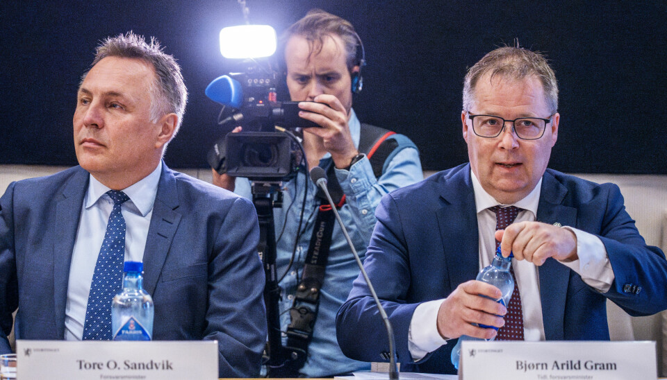 Forsvarsminister Tore O. Sandvik og tidligere forsvarsminister Bjørn Arild Gram under høringen i Stortinget om ny maritim innsatsskvadron i Ramsund.