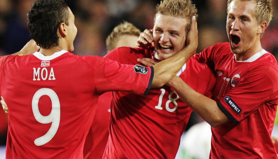 Erik Huseklepp (i midten) omfavnes av Mohammed Abdellaoue og Morten Gamst Pedersen etter å ha scoret det som ble vinnermålet da Norge slo Portugal 1-0 høsten 2010. Siden har ikke landslaget vunnet mot et lag rangert blant de ti beste på Fifa-rankingen.
