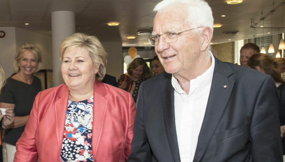 Når Trygve Hegnar (t.h.) mener at en sykmelding er et virkemiddel for å bli kvitt Erna Solberg som Høyre-leder, sender han feil signaler, mener Per Vidar Kjølmoen.