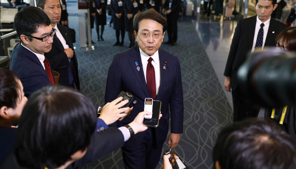 Japans sjefforhandler Ryosei Akazawa sier det er gjort framskritt i handelssamtalene med USA. Her er han avbildet da han i april var på vei til de første samtalene med USA.