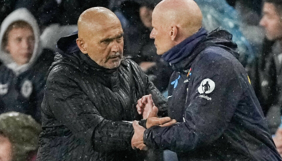 Italias landslagssjef Luciano Spalletti gratulerer Ståle Solbakken med seieren etter VM-kvalifiseringskampen på Ullevaal.