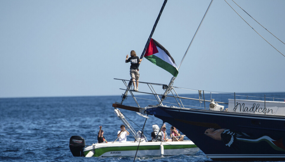 Greta Thunberg på båten Madleen da den satte kurs mot Gaza for en uke siden.