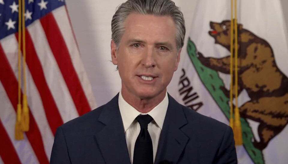 Californias guvernør Gavin Newsom kritiserer president Donald Trumps bruk av nasjonalgarden og soldater og hevder at demokratiet er under angrep.