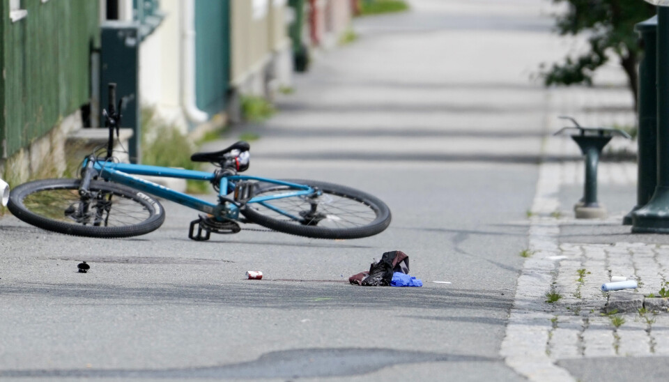 Mannen som nektet å legge ved kniven etter knivtikking i Hønefoss, ble skutt av politiet etter at de rykket ut til voldshendelsen.