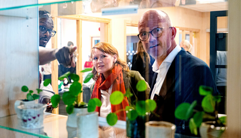 LO-leder Kine Asper Vistnes og NHO-leder Ole Erik Almlid får omvisning på Vestli skole i Oslo. LO-leder Kine Asper Vistnes og NHO-leder Ole Erik Almlid får omvisning på Vestli skole i Oslo.