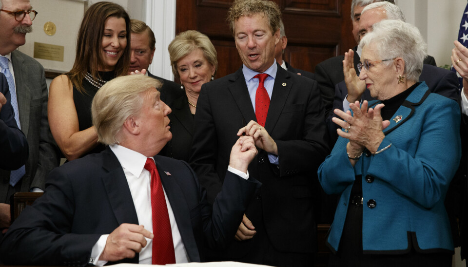 Rand Paul (bak) og Donald Trump avbildet i 2017.