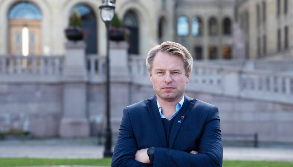 Vi som har bakgrunn fra samfunnsfag og humaniora er ikke luksusvare. Vi er limet som får politikk til å virke i virkeligheten, skriver Espen Nordgård Jakobsen.