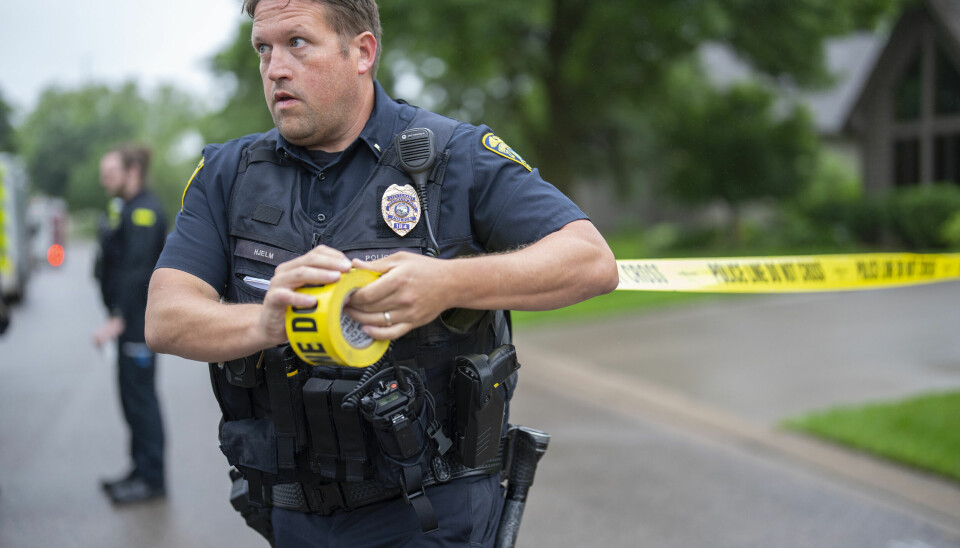 Politiet jobber på stedet i Brooklyn Park i Minnesota lørdag.