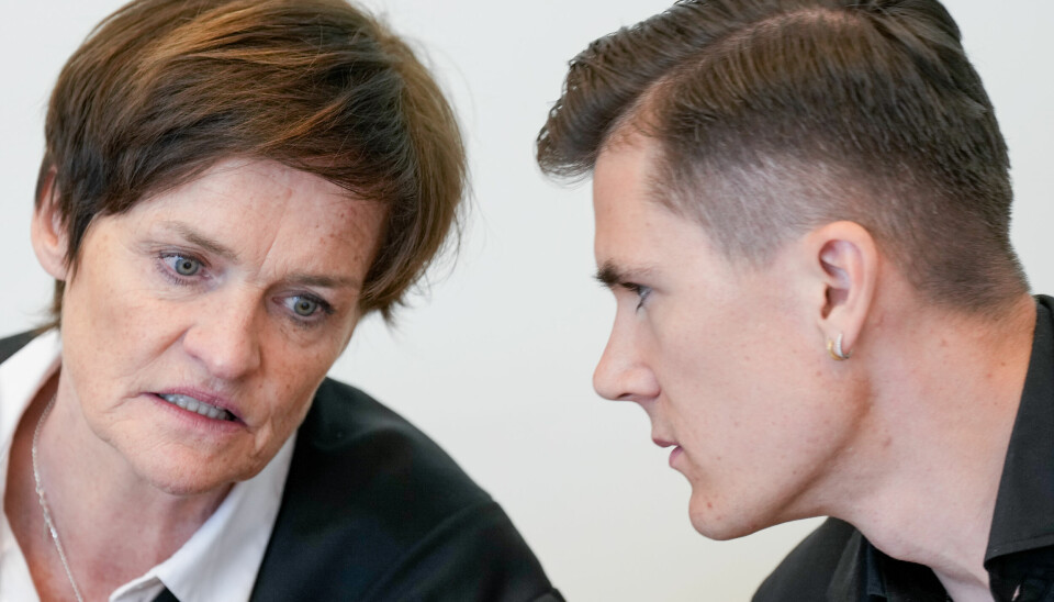 Bistandsadvokat Mette Yvonne Larsen og fornærmede Jakob Ingebrigtsen i rettssaken mot Gjert Ingebrigtsen i Sør-Rogaland tingrett.