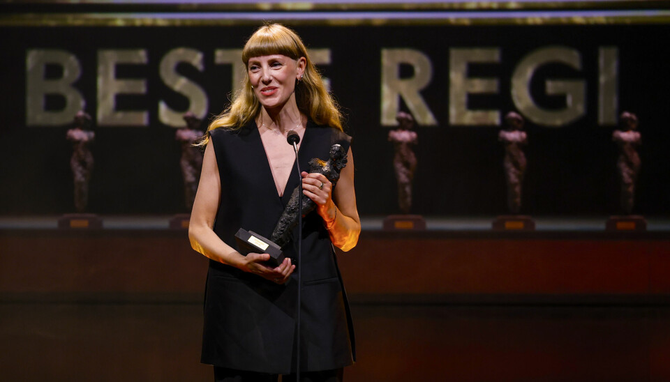 Nationaltheatrets oppsetning av «Haugtussa» fikk to Hedda-priser. Regissør Eline Arbo (bildet) fikk ros for «en leken, øm og sensuell regi» som ga nytt liv til en klassiker. Prisen for beste audiovisuelle design gikk til trioen Thijs van Vuure, Norunn Standal og Dennis Slot.