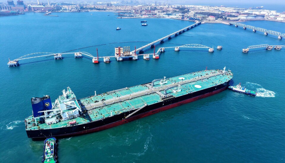 Oljetankeren New Odyssey ankommer havna i Qingdao, Kina. Kina er helt avhengig av tilførsel av olje for å holde hjulene i gang, skriver Torbjørn Færøvik. Oljetankeren New Odyssey ankommer havna i Qingdao, Kina. Kina er helt avhengig av tilførsel av olje for å holde hjulene igang, skriver spaltisten.