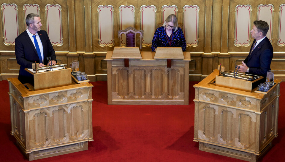 Marius Arion Nilsen (Frp) og olje- og energiminister Terje Aasland (Ap) under en energidebatt i Stortinget.