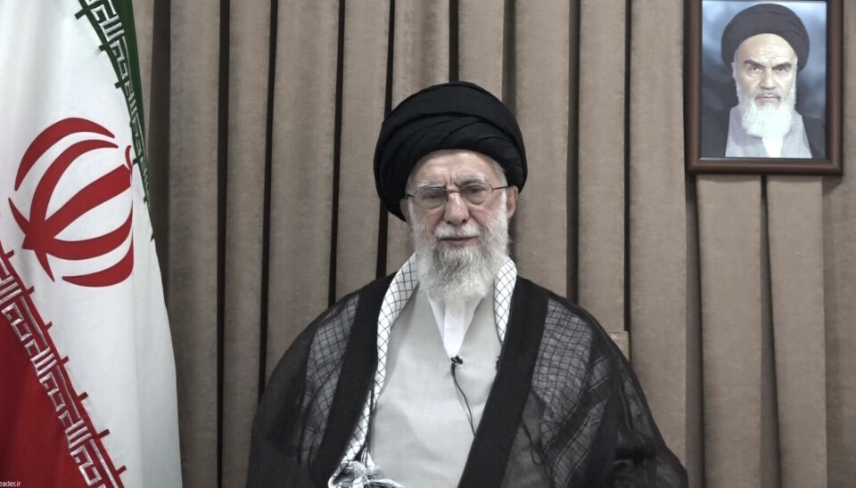 Irans øverste leder, 86 år gamle ayatolla Ali Khamenei, på et bilde publisert på Khameneis nettside onsdag.