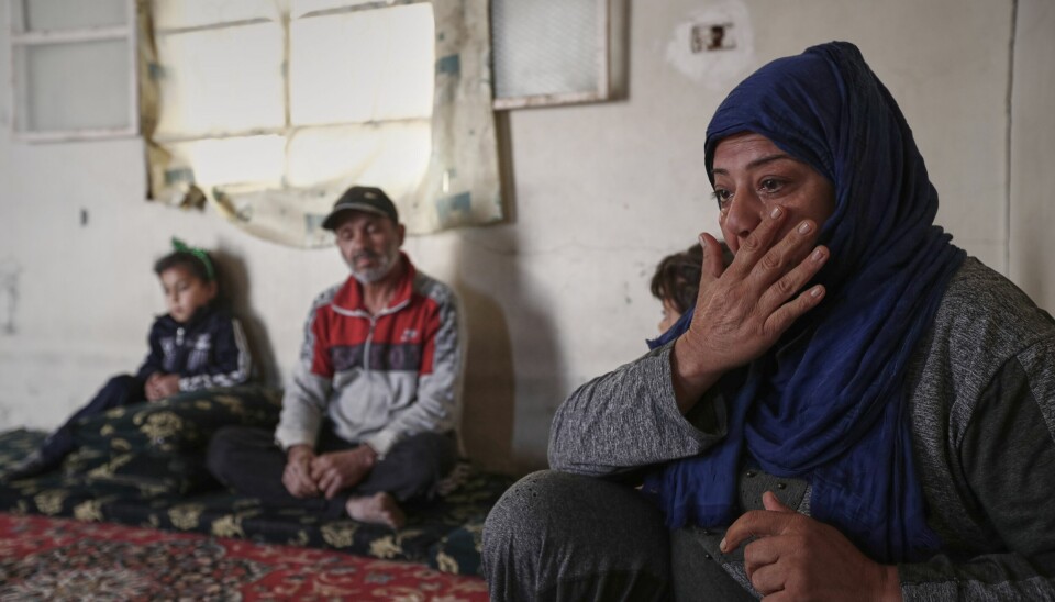 Yasmine al-Saleh blir overveldet av følelser etter at hun og familien endelig har kunnet vende tilbake til sitt hjem øst i Homs-provinsen. Familien har tilbrakt ni år i en leir for internt fordrevne i den syriske ørkenen.