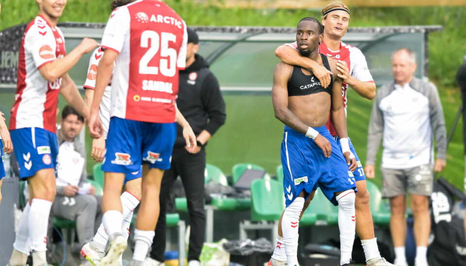 Obilor Okeke (uten trøye) ble tomålsscorer for KFUM mot Strømsgodset.