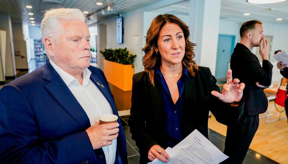 Pensjonistforbundets leder Jan Davidsen og arbeids- og inkluderingsminister Tonje Brenna (Ap) under presentasjonen av årets trygdeoppgjør.