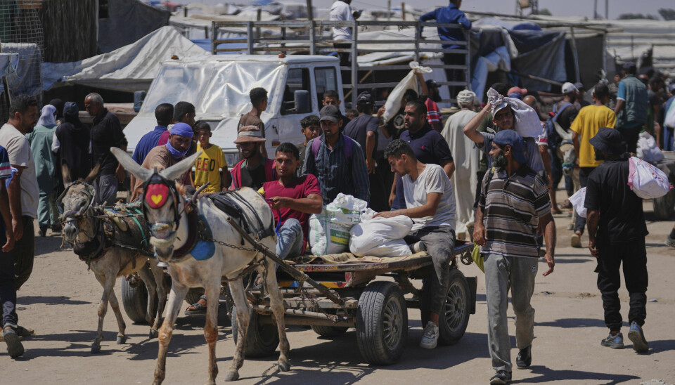 Heldige palestinere har skaffet seg sekker med mat på et av sentrene som Israel og USA driver i Gaza. Men sentrene har langt fra nok til hele befolkningen.