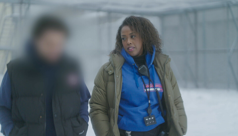 Deria blir av de unge sett på som en søster, og ble en tydelig stemme også i TV-dokumentaren om Oslo fengsel. Deria blir av de unge sett på som en søster, og ble en tydelig stemme også i TV-dokumentaren om Oslo fengsel.