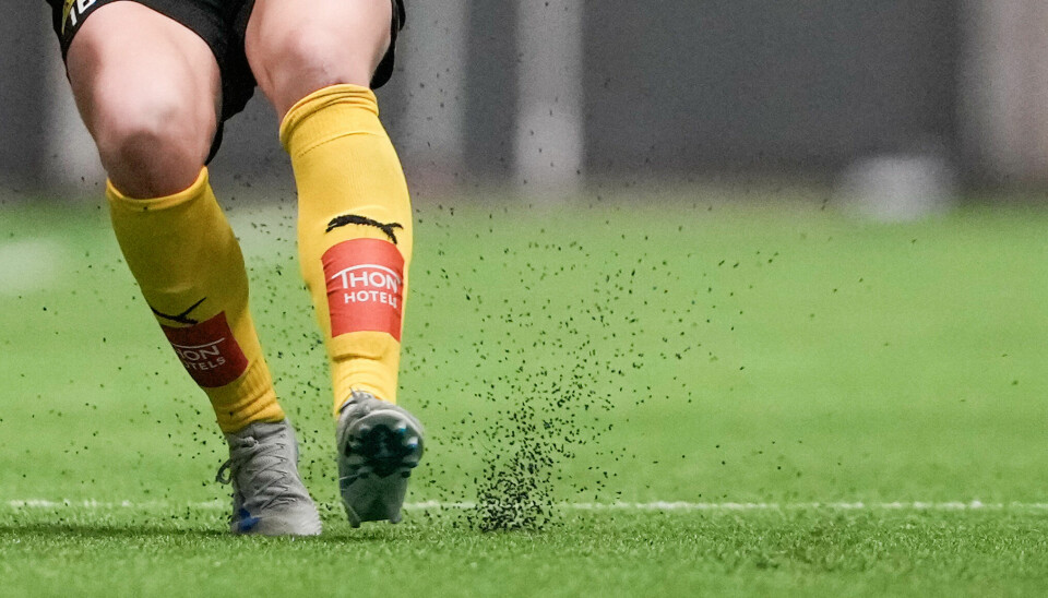 Det er disse svarte gummikulene fra kampen mellom LSK Kvinner og Vålerenga 22. april som er årsaken til dopingsaken i Toppserien.