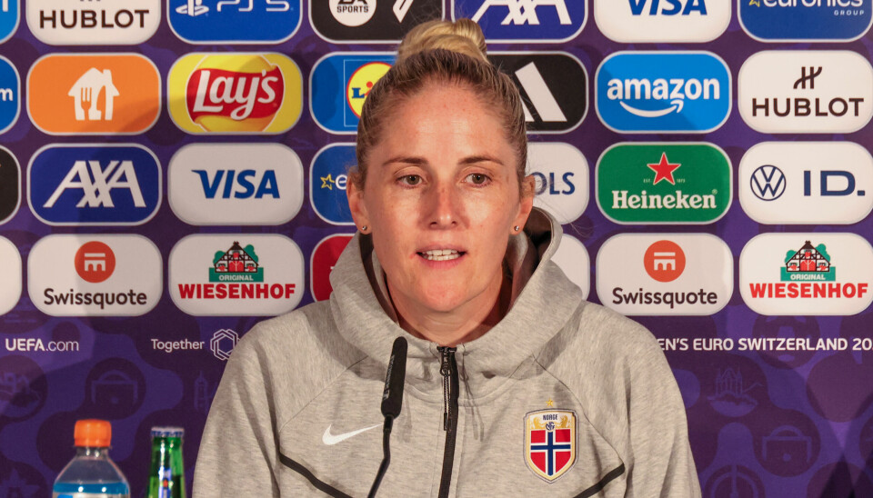 Gemma Grainger under pressekonferansen i Thun dagen før kampen mot Island. Hun ville ikke røpe i hvilken grad hun akter å hvile spillere i den strengt tatt betydningsløse kampen.