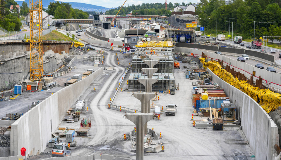 E18 Vestkorridoren, som inkluderer en ny E18 mellom Lysaker og Ramstadsletta, og en ny forbindelse til Fornebu, er under utbygging. Hele prosjektet, inkludert tilpasninger til lokalveger og gang- og sykkelveier, er beregnet ferdigstilt i 2030.