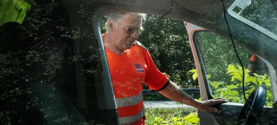 Når Jan Inge går ut av bilen, setter han seg i fare