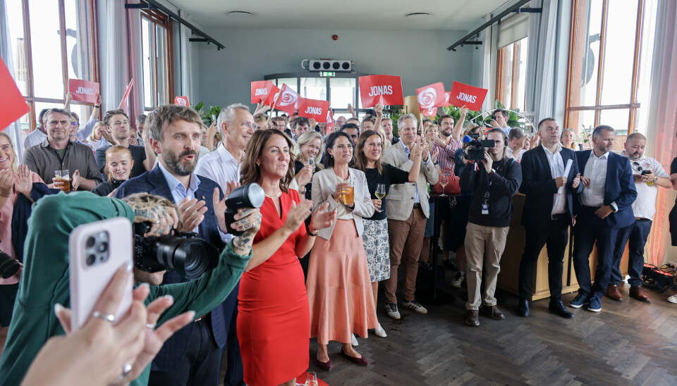Store deler av Arbeiderpartiets partiledelse og medlemmer i regjeringen hørte på statsminister Jonas Gahr Støres tale under valgkampmarkeringen til Arbeiderpartiet mandag kveld.