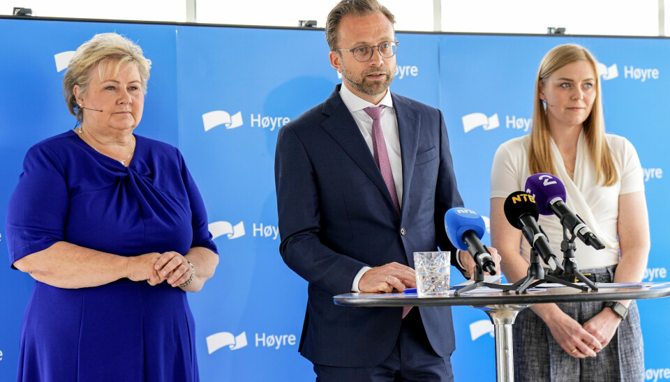 Høyre lover 12.000 i skattekutt for folk i arbeid hvis de vinner valget, mens Nikolai Astrup selv kan få millioner av kroner i skattekutt. Her sammen med partileder Erna Solberg og nestleder Tina Bru under pressekonferansen om partiets skatteløfter.