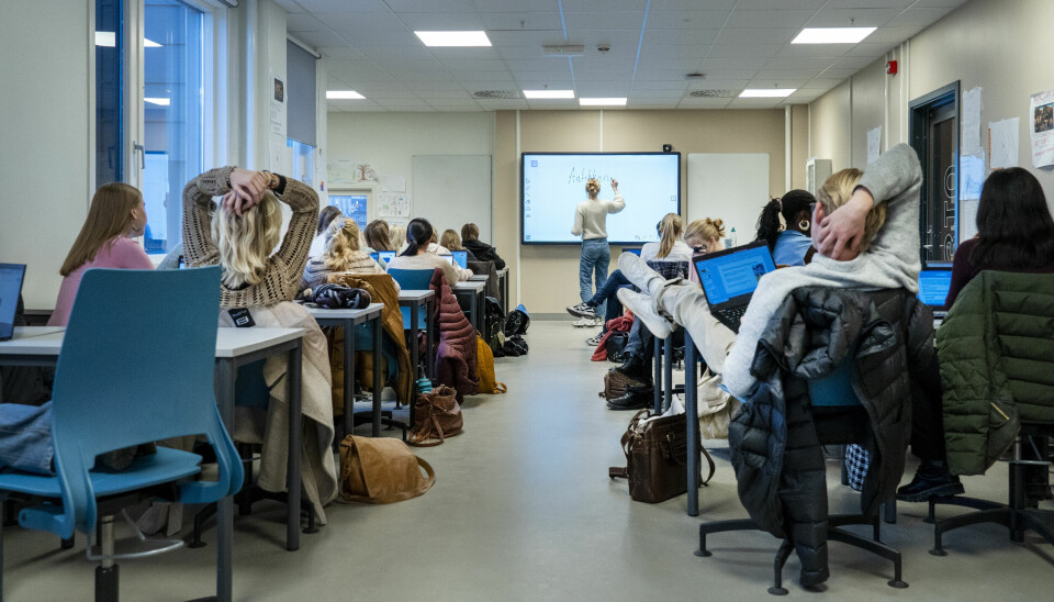 Elever kan fra skolestart i høst levere egenmelding på sykefravær opp til 10 prosent av timene i et fag.