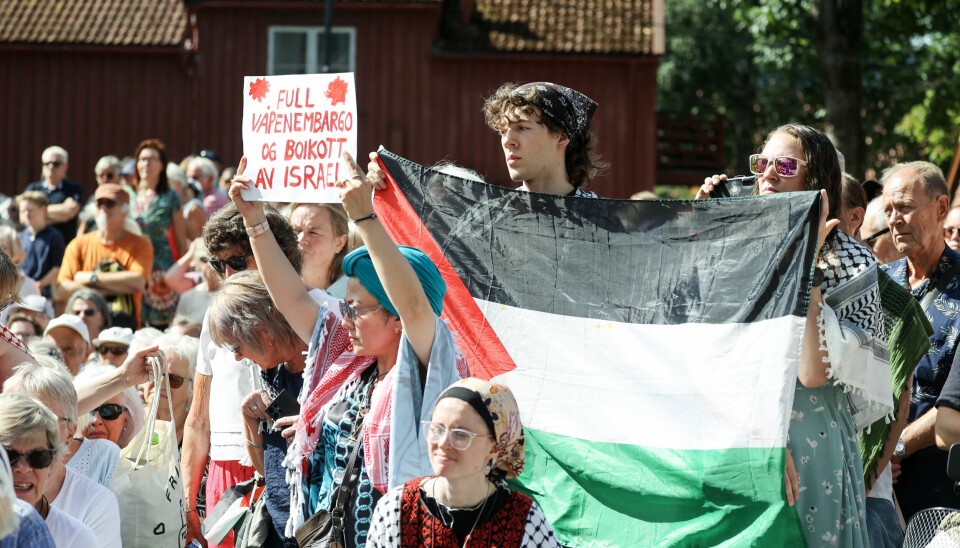 Palestinaaktivister ropte slagord under debatten, og ble bedt om å roe seg av programlederen.