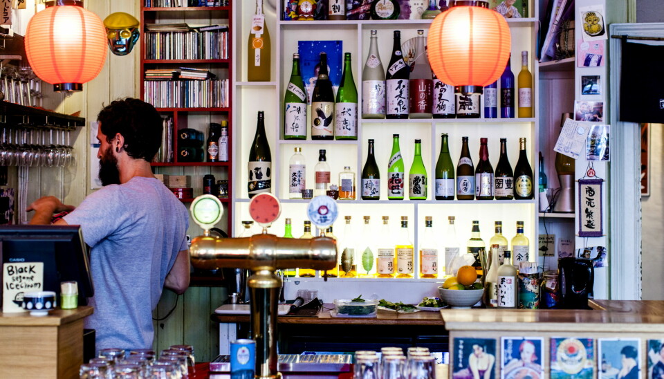 Izakaya er kjent for stort utvalg sake og småretter.